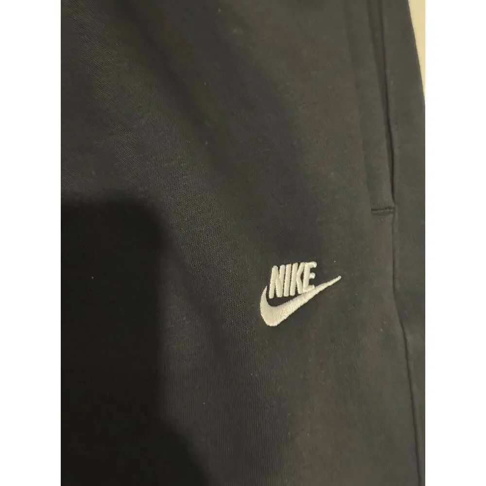 Men's NIKE Sportswear Club Essential Fleece Joggers, Black size medium NWT